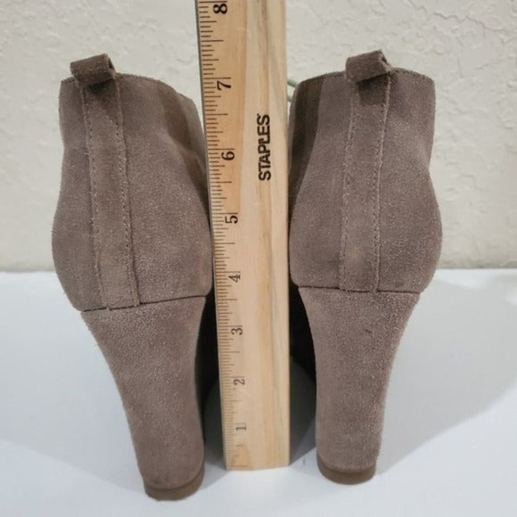 Steve Madden Tanngoo Booties Women Size 8.5 Leather Suede Laces Tan Wedge - Picture 6 of 11